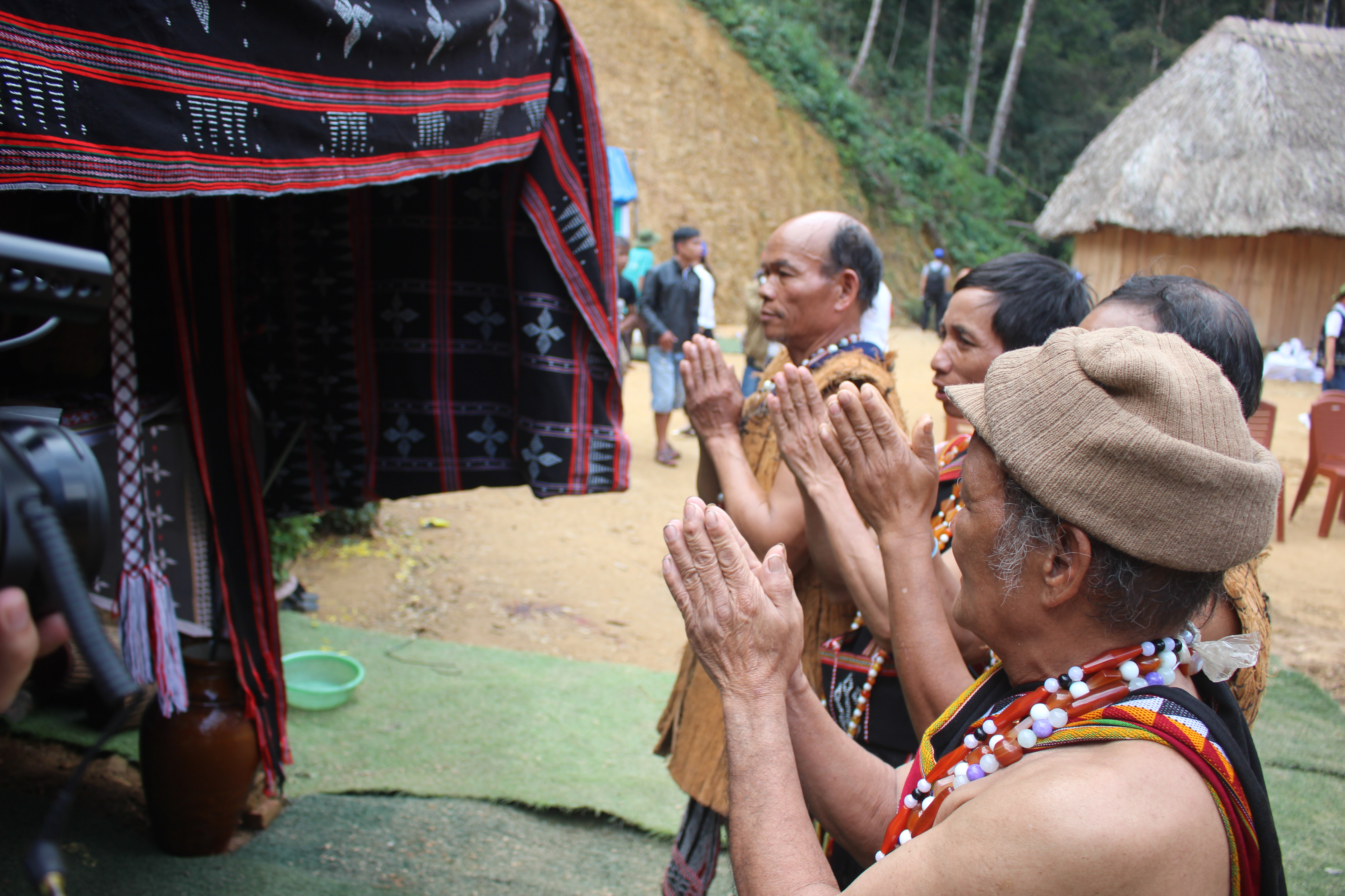 Rừng trong hương ước, luật tục của người Cơ Tu